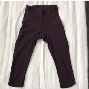 Lululemon maroon cropped leggings inseam 18in SWIFT material!